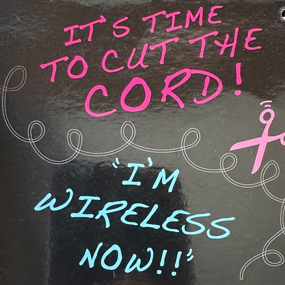 Betsey Johnson Black and Gold Heart Phone Bag - Picture 9 of 10